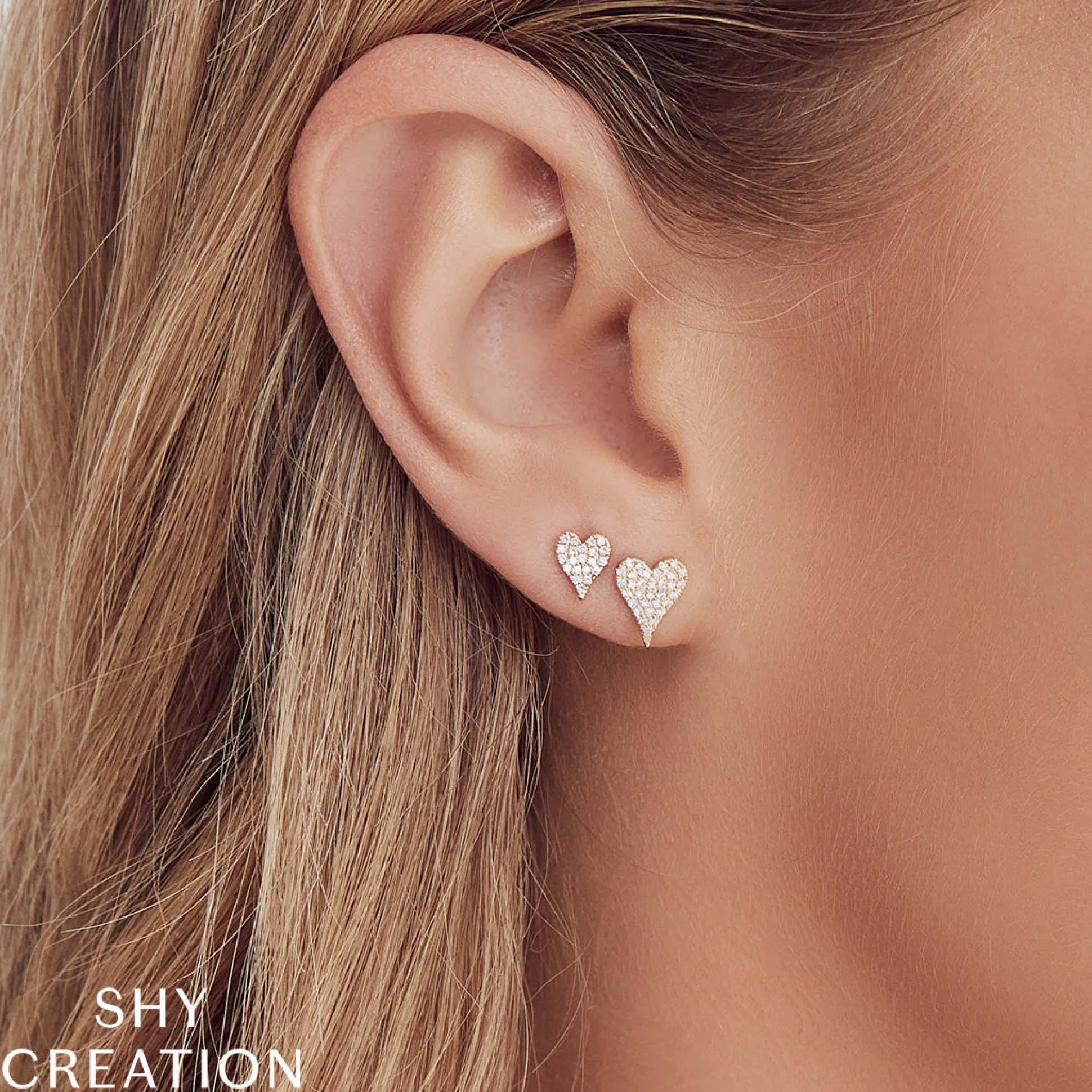 Amor 0.14 Ct. Diamond Pave Heart Stud Earrings