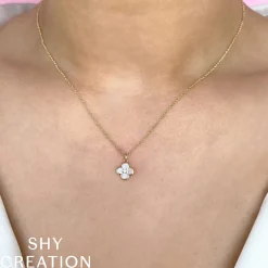 0.02CT DIAMOND & 0.33CT MOTHER OF PEARL CLOVER NECKLACE